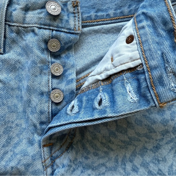 Levi's 501 150th Anniversary Women’s Frayed Jean Shorts Checked Pattern Size 26 - Picture 5 of 10